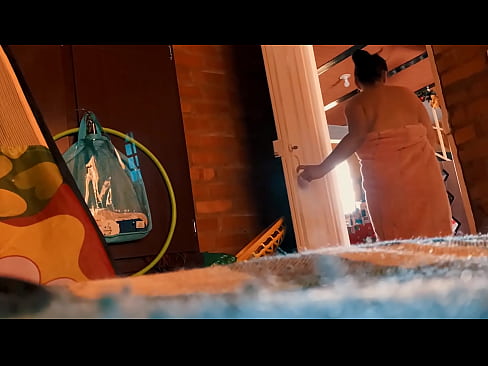 ❤️ Xhaxhai më ndjek në dush, më qitë ndërsa unë bëj dush. ❌ Video qij tek ne ❌️